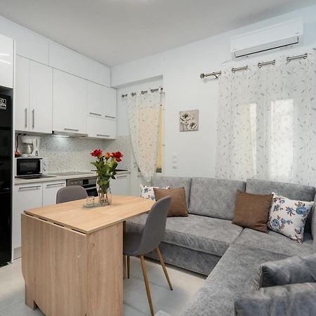 Comfy Apt Next To Metro アテネ エクステリア 写真