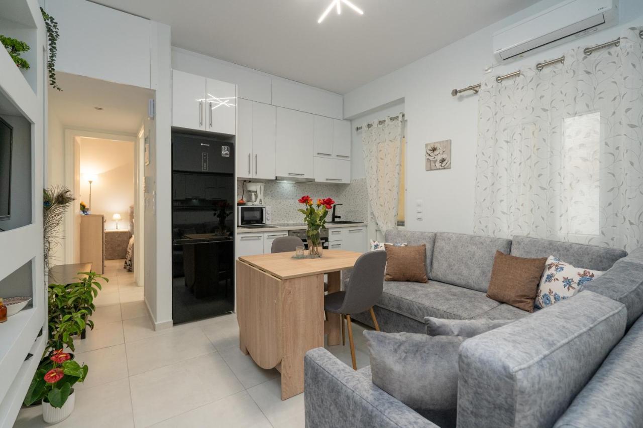 Comfy Apt Next To Metro アテネ エクステリア 写真