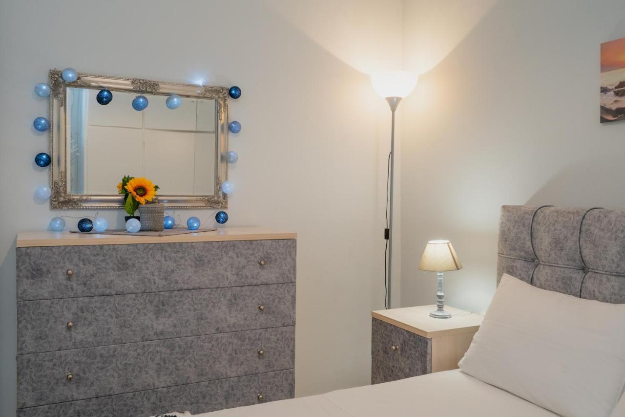 Comfy Apt Next To Metro アテネ エクステリア 写真
