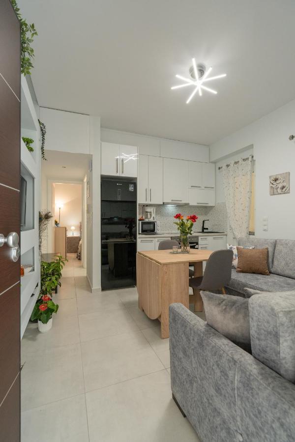 Comfy Apt Next To Metro アテネ エクステリア 写真