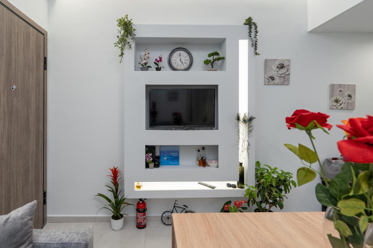 Comfy Apt Next To Metro アテネ エクステリア 写真