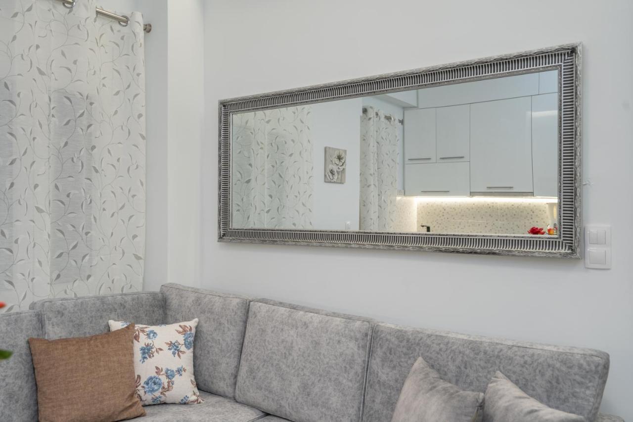 Comfy Apt Next To Metro アテネ エクステリア 写真