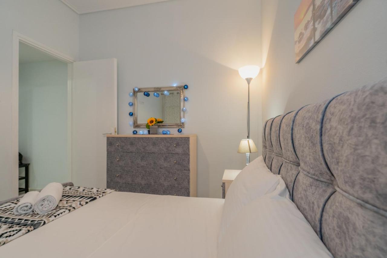 Comfy Apt Next To Metro アテネ エクステリア 写真