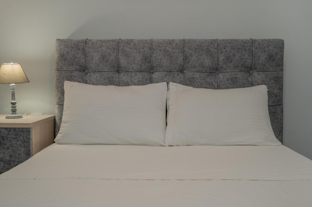 Comfy Apt Next To Metro アテネ エクステリア 写真